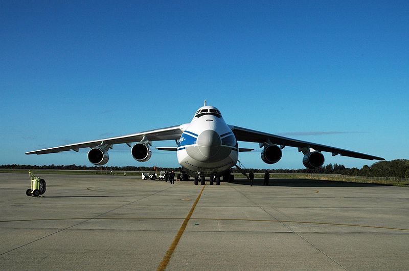 Antonov An-124 Condor vu de front