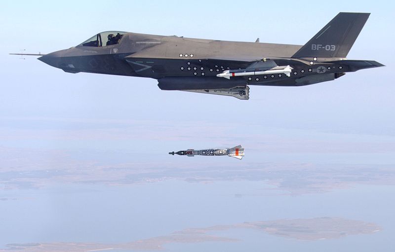 Lockheed-Martin F-35B Lightning II en bombardement