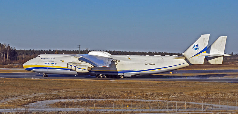 Antonov An-225 Cossack au sol, vu de profil
