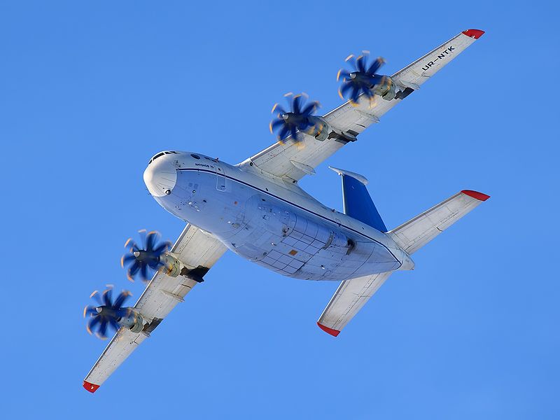 Antonov An-70 blanc en vol