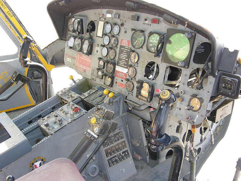 Bell 204B Iroquois - Cockpit