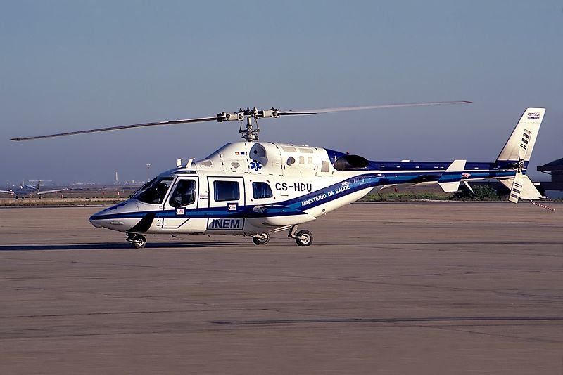 Bell 222 ministériel au sol
