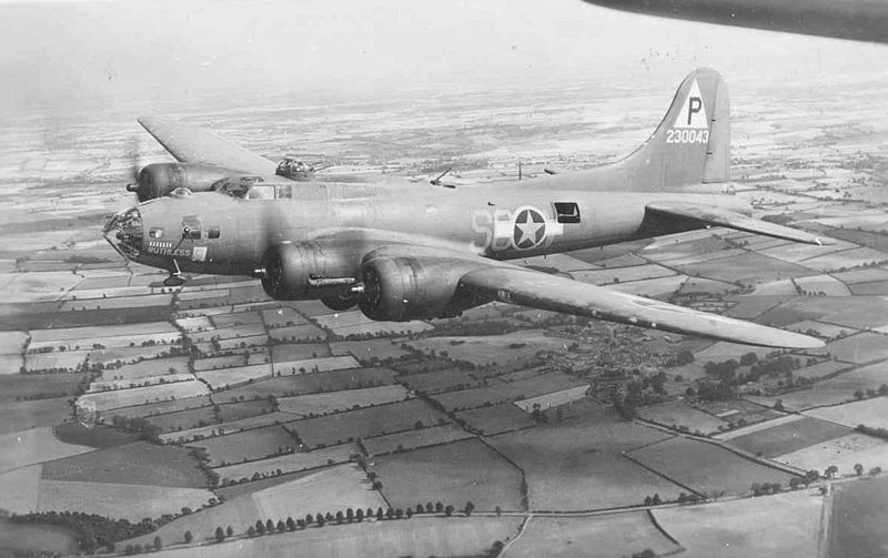 Boeing B-17F Flying Fortress de l'USAAF en vol