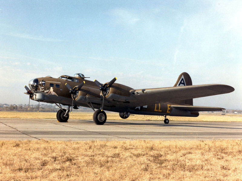 Boeing B-17G Flying Fortress de l'USAAF au sol