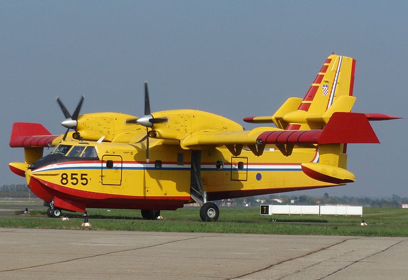 Canadair CL-415 croate au sol