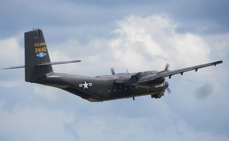 De Havilland Canada DHC-4 Caribou (CV-2B) de l'US Army en vol