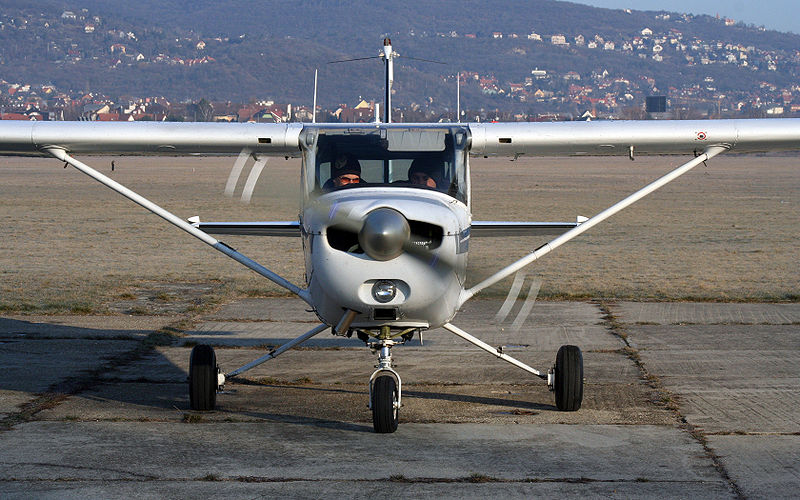 Cessna 152 vu de front