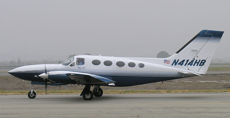 Cessna 414A Chancellor civil au roulage