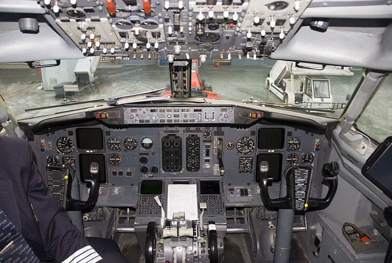 Boeing 737-300 - Cockpit