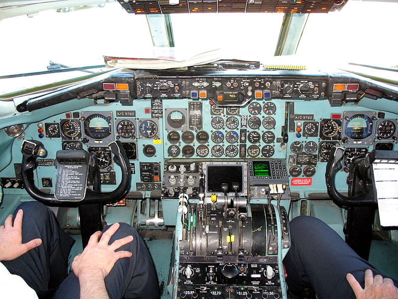 Douglas DC-9 (C-9B) - Cockpit