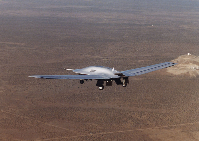 Lockheed-Martin RQ-3A DarkStar en vol train sorti