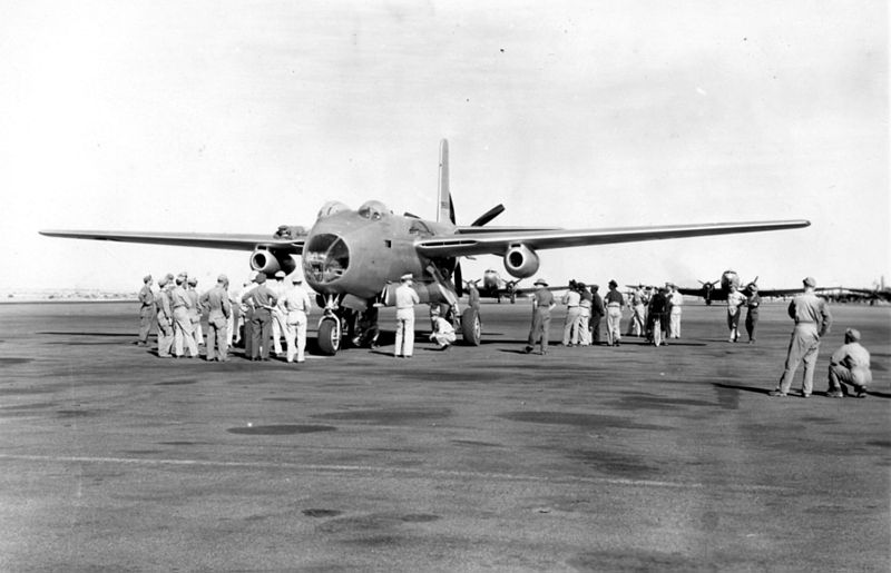 Douglas XB-42A Mixmaster vu de l'avant