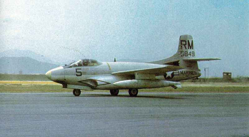 Douglas F-10 Skyknight (F3D-2Q) de l'USMC au sol