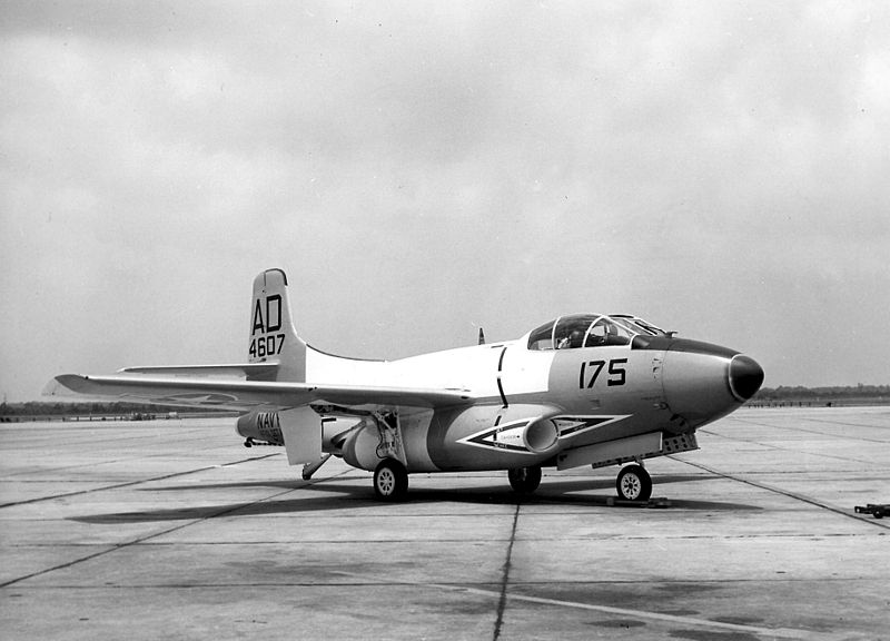 Douglas F-10 Skyknight (F3D-2T2) de l'US Navy au sol