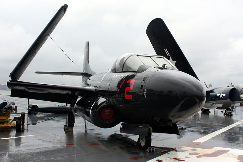 Douglas F-10 Skyknight (F3D-2) exposé sur l'Intrepid