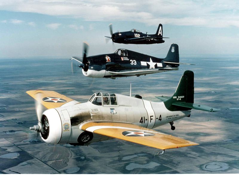Grumman F4F Wildcat (FM-2) de collection en vol