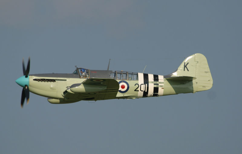 Fairey Firefly AS.6 aux couleurs de la Royal Navy en vol