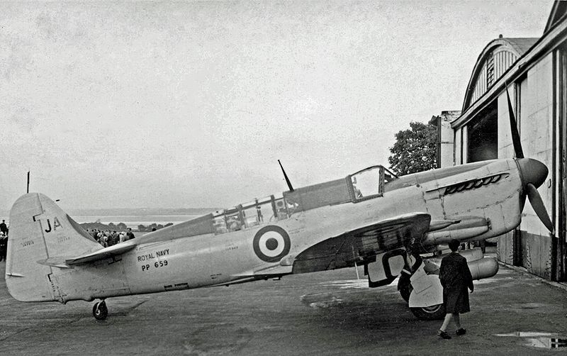 Fairey Firefly T.3 de la Royal Navy