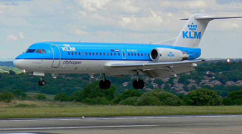 Fokker F70 civil à l'atterrissage