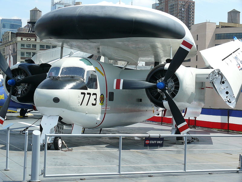 Grumman E-1B Tracer de l'US Navy exposé
