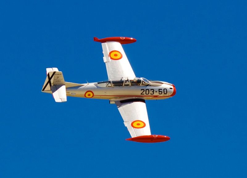 Hispano HA-200 Saeta en vol