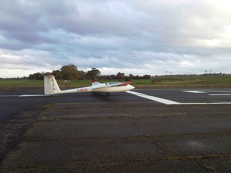 IAR IS-28B-2 civil au sol