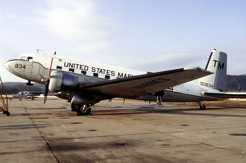 Douglas C-117D Super Dakota (DC-3S) de l'USMC