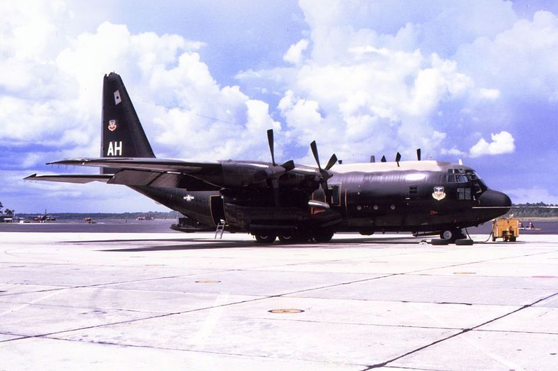 Lockheed AC-130E de l'USAF au sol