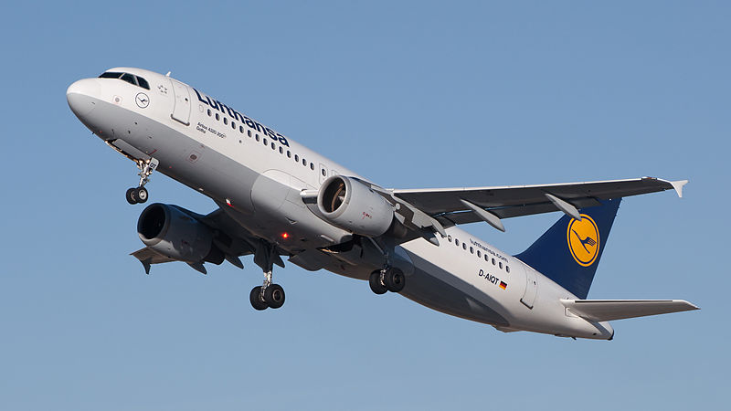 Airbus A320-200 de Lufthansa en vol train sorti