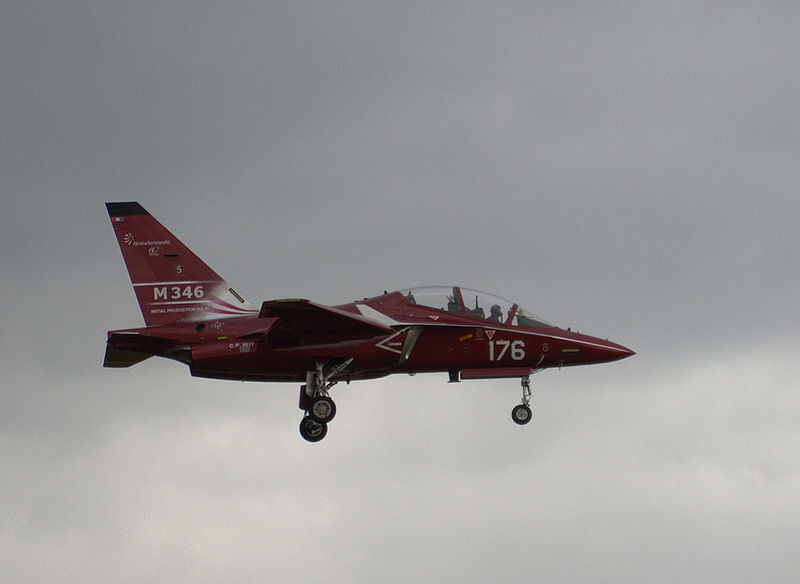 Alenia M-346 Master - Prototype n° 3 en vol train sorti