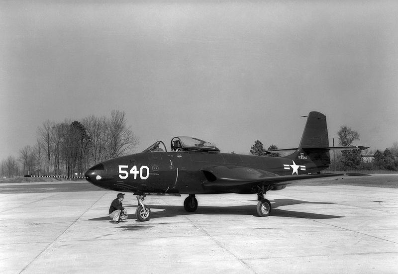 McDonnell F-2 Banshee (F2H-1) au sol