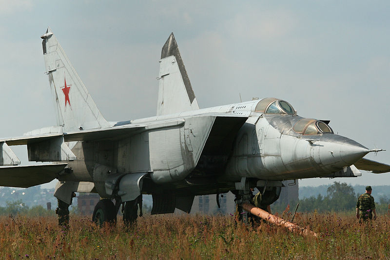 Mikoyan-Gourevitch MiG-25PU russe