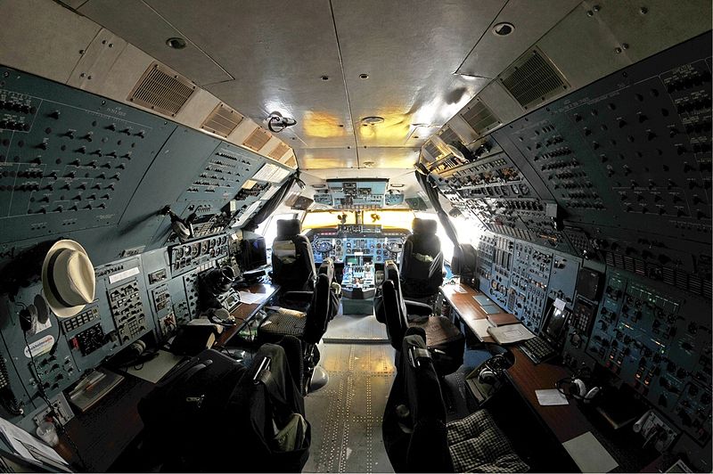 Antonov An-124-100 Condor - Cockpit