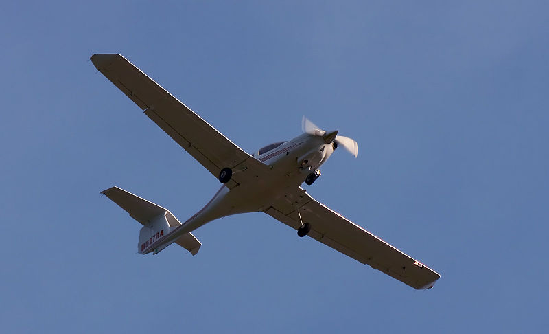 Diamond DA40 Diamond Star en vol vu de dessous