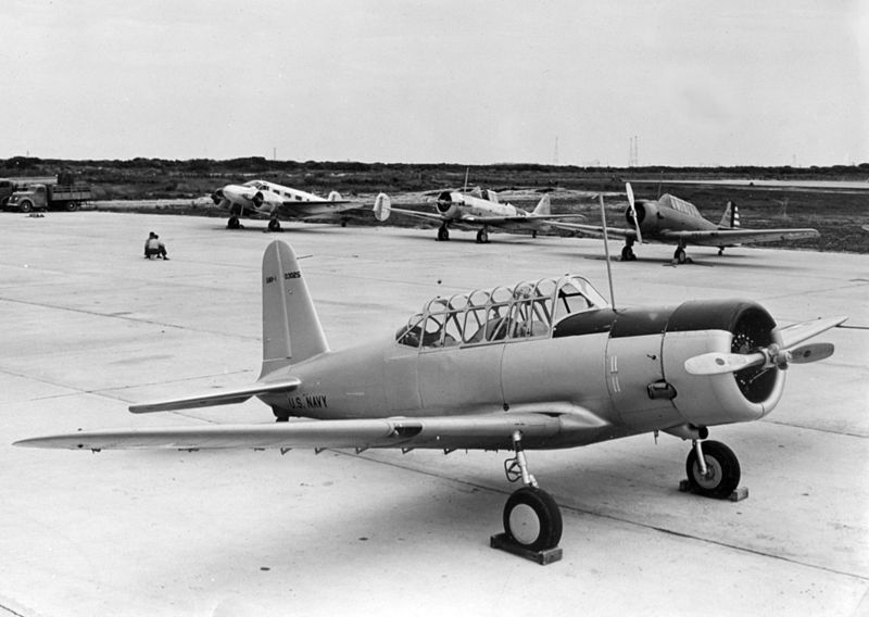 Vultee BT-13 Valiant (SNV-1) de l'US Navy au sol