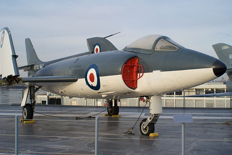 Supermarine Scimitar F.1 de la Royal Navy exposé