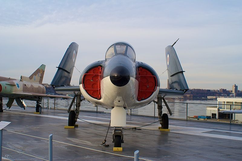Supermarine Scimitar F.1 exposé vu de front