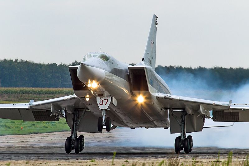 http://www.aviationsmilitaires.net/media/pictures/800px-Tupolev_Tu-22M-3M_Russia_-_Air_Force_AN2322074.jpg