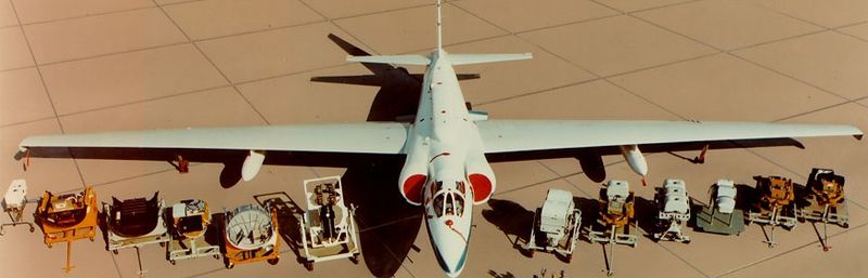 Lockheed U-2 Dragon Lady au sol et ses capteurs