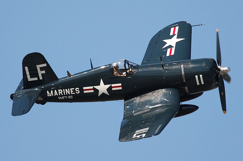 Vought F4U-4 Corsair aux couleurs de l'USMC en vol