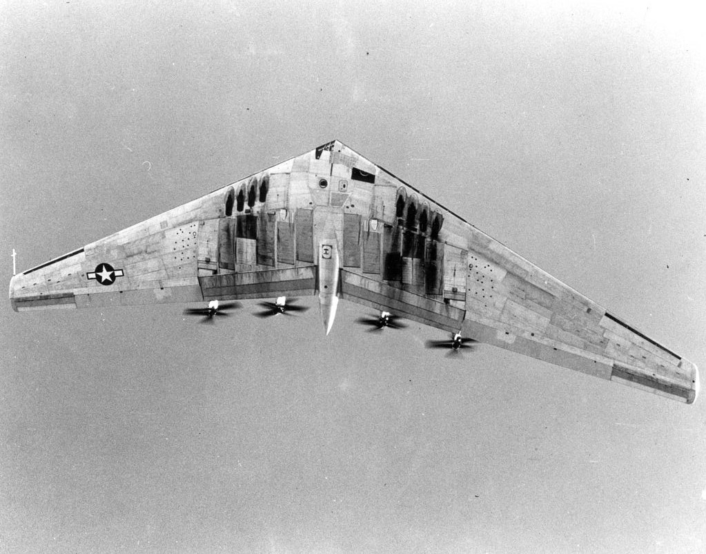 Northrop B-35 (XB-35) en survol