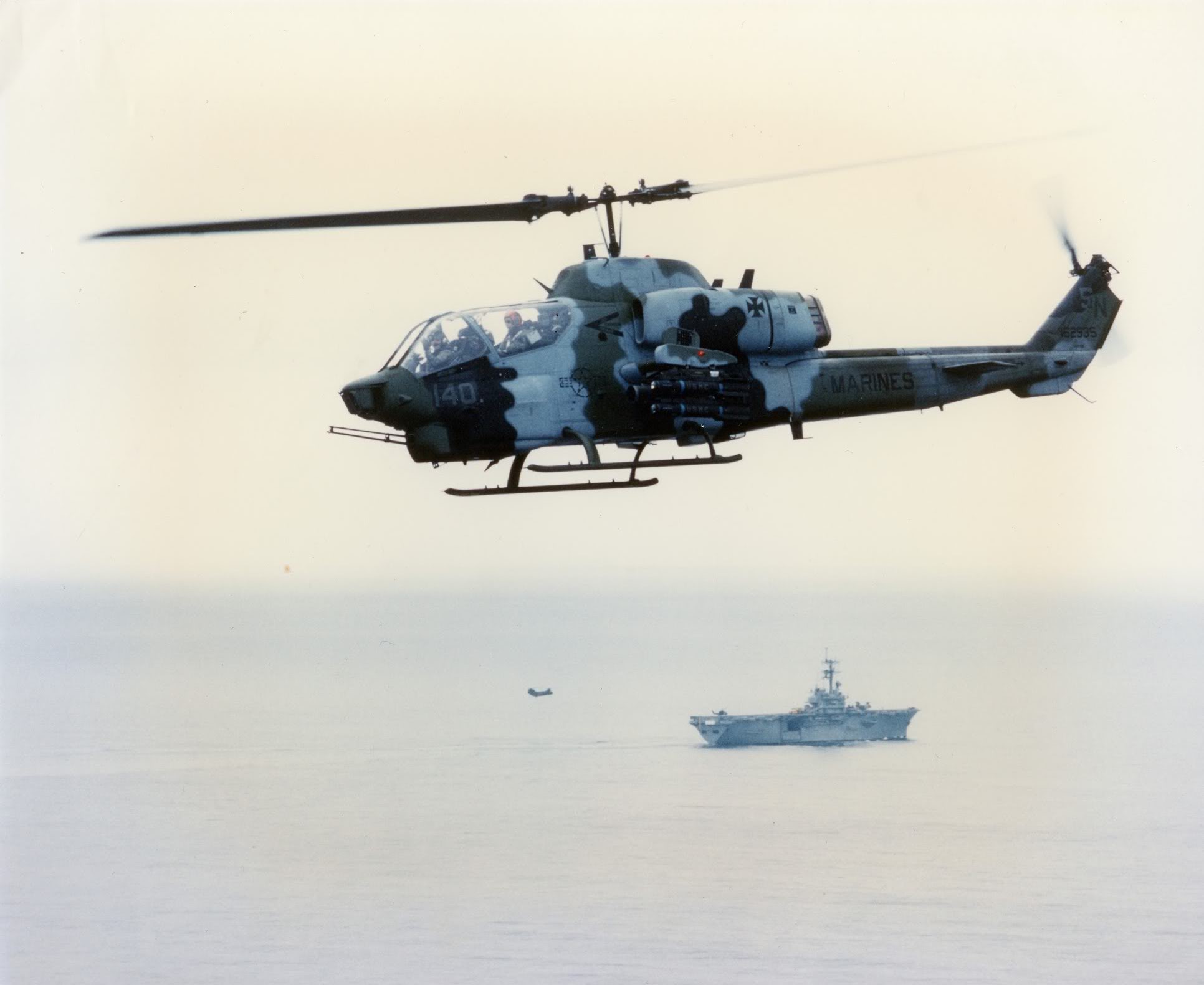 Bell AH-1W Super Cobra de l'USMC au-dessus de la mer du Japon