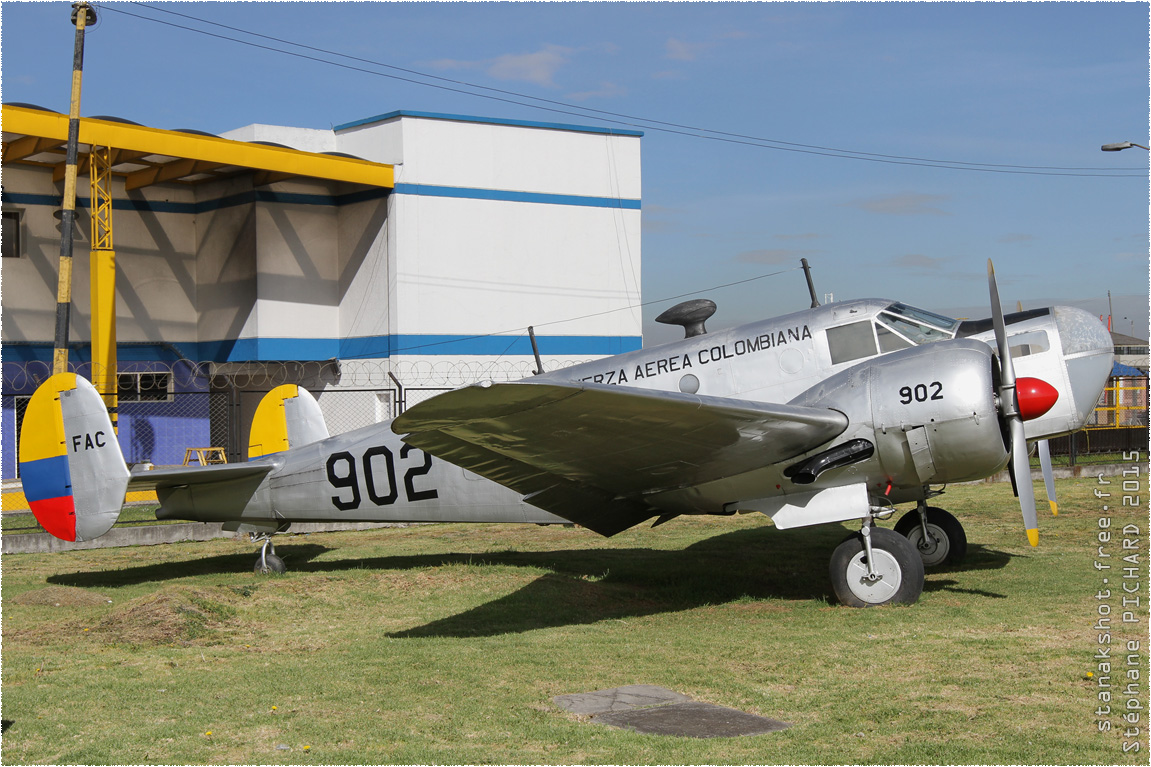 Beech 18 (AT-11) colombien par Stanak