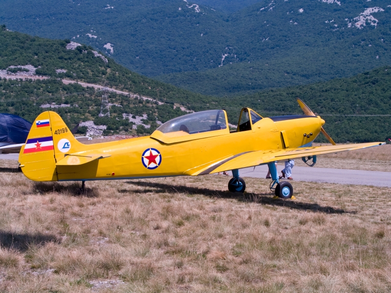 UTVA Aero 3 aux couleurs yougoslaves