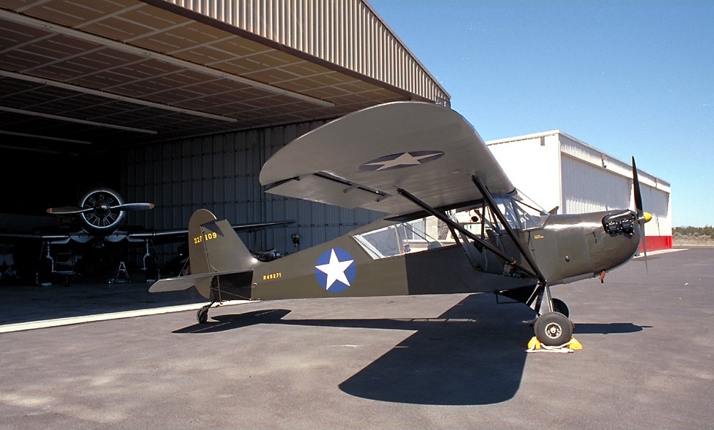 Aeronca L-3B vu de côté