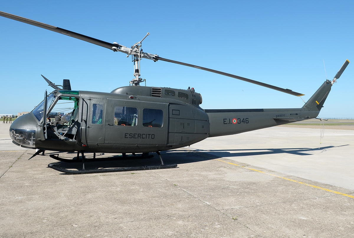Agusta/Bell AB 205A-1 Huey de l'armée italienne au sol