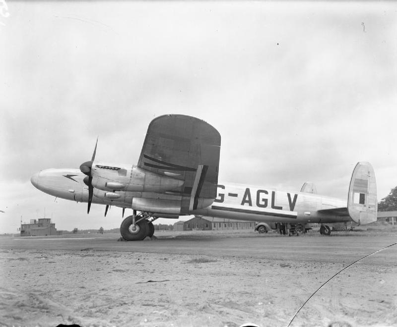 Avro Lancastrian de la RAF vu de côté