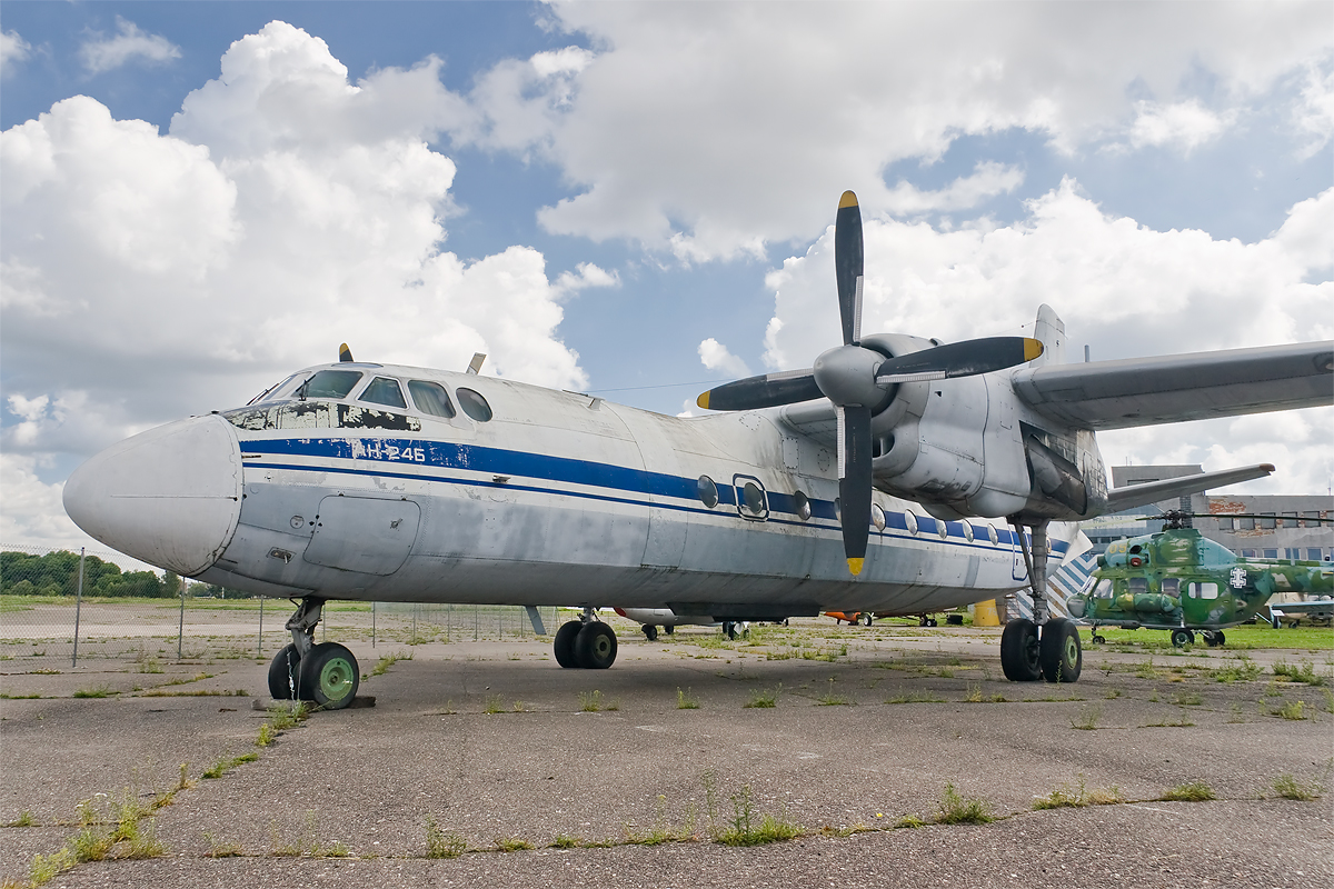Antonov An-24B lituanien