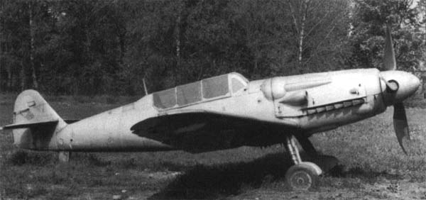 Avia CS-199 Mezec tchécoslovaque vu de côté