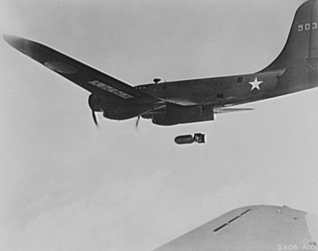 Douglas B-23 Dragon de l'USAAF en bombardement